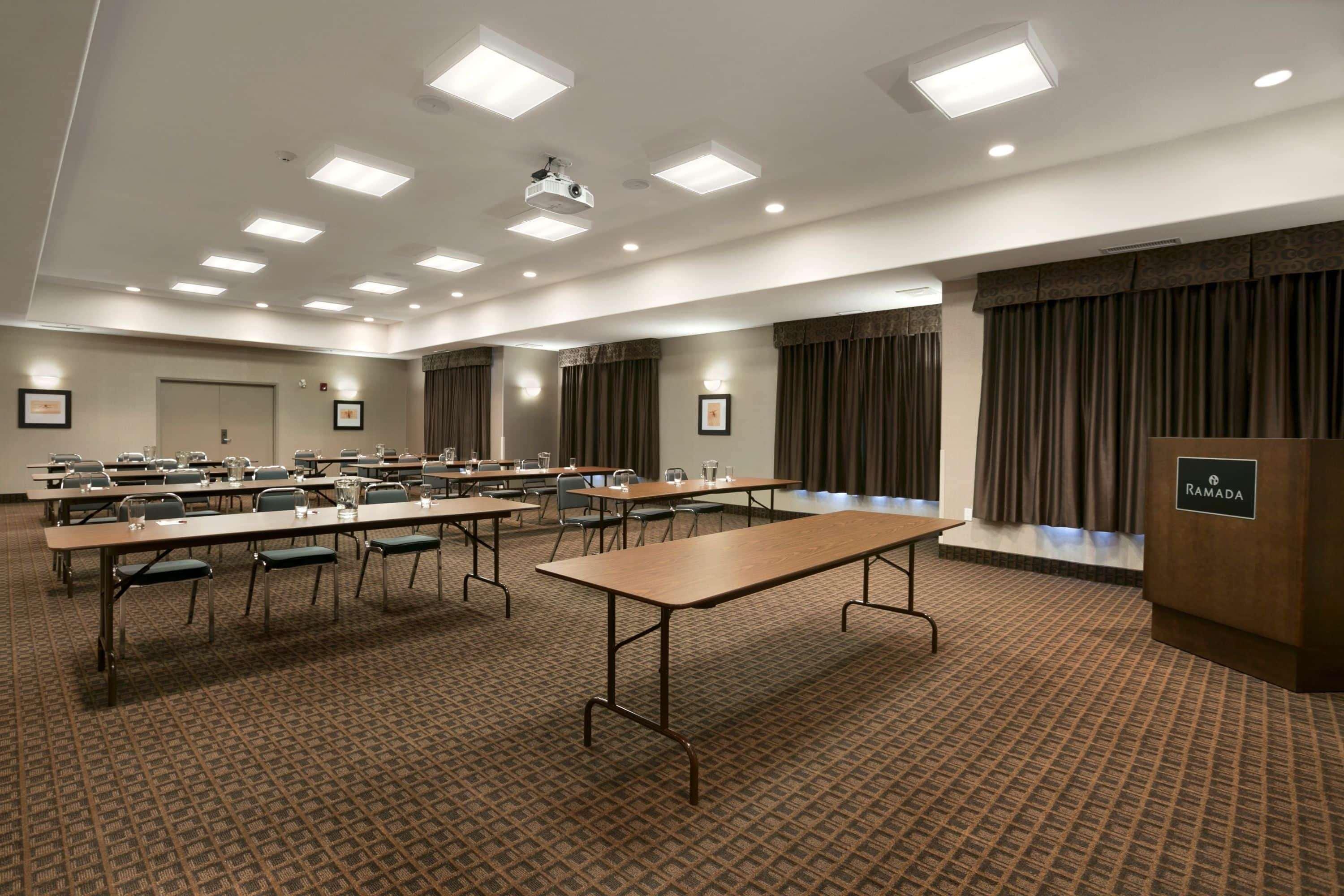 Ramada By Wyndham Conklin Hotel Ngoại thất bức ảnh